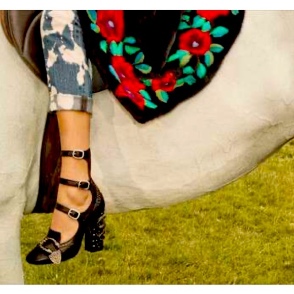 Gucci Shoes - - Gucci Kingsnake shoes